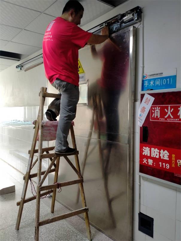 三臺西平衛(wèi)生院防輻射鉛門維修、維護工作